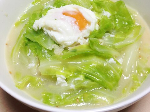 キャベツと卵のインスタント豚骨ラーメン